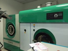 石油干洗機(jī)和四氯乙烯干洗機(jī)哪個(gè)成本更高？