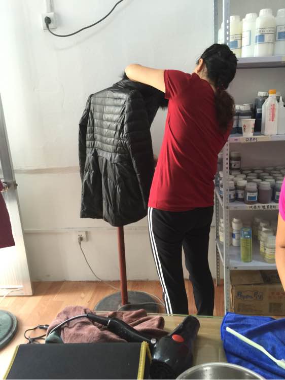 羽絨服臟了怎么辦？不用急著洗 抹點(diǎn)這些就行